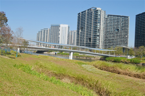 輕盈飄逸，ETFE人行天橋為城市增添一道璀璨風(fēng)景線